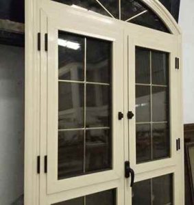 شبابيك الوميتال اوف وايت